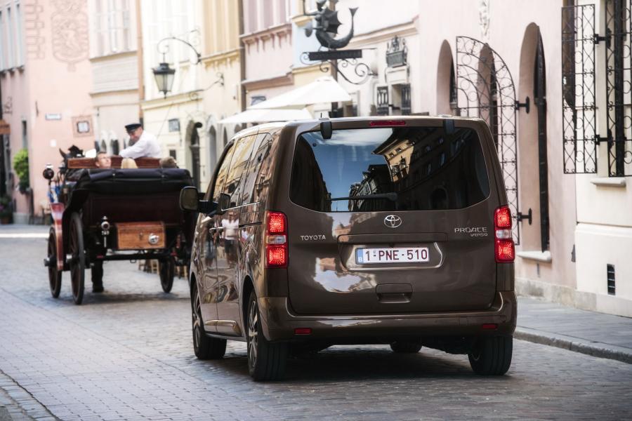 Toyota ProAce Verso 2016 года  (фото 19 из 31)